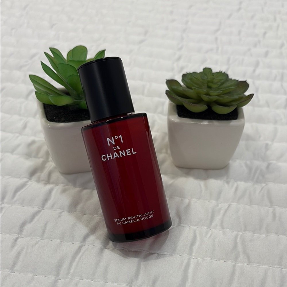 Chanel N°1 DE CHANEL REVITALIZING SERUM